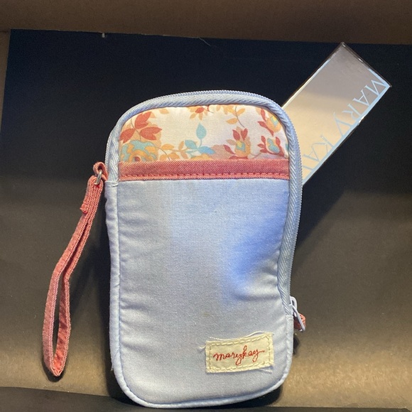 Mary Kay Timewise repair volt-FirmLifting Serum. Includes free Wristlet . - Picture 4 of 9